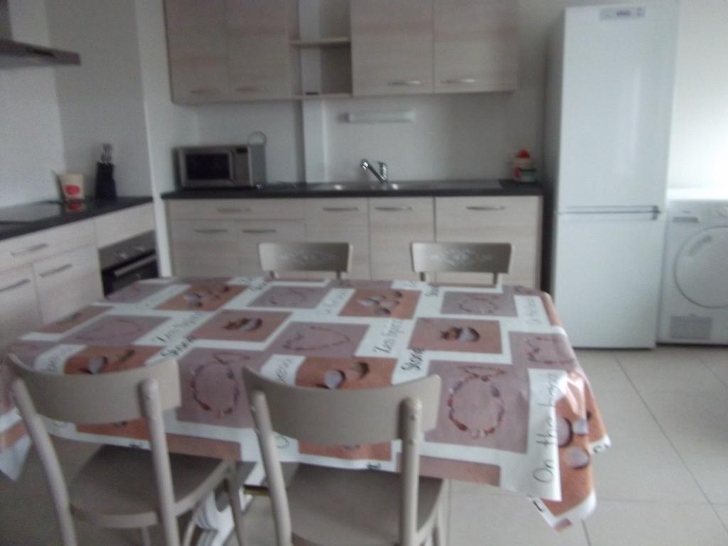 Le Logis Des Grenouilles- Gites ล็องบาล ภายนอก รูปภาพ