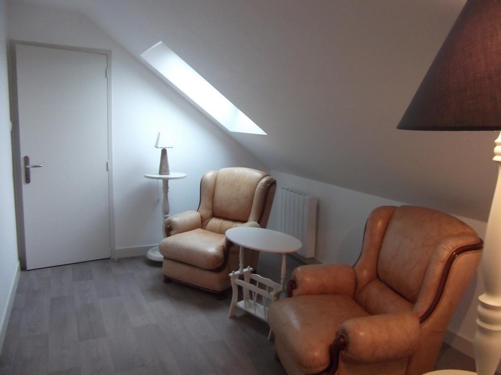 Le Logis Des Grenouilles- Gites ล็องบาล ภายนอก รูปภาพ